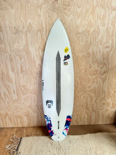 5'8 LOST LIBTECH LITTLE WING SURFBOARD (04072217)