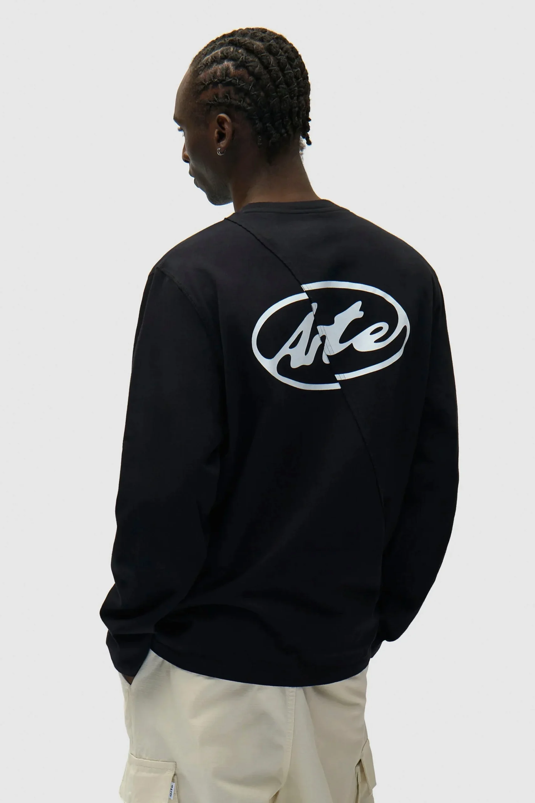 ARTE - BACK CIRCLE LOGO LONGSLEEVE T-SHIRT - BLACK